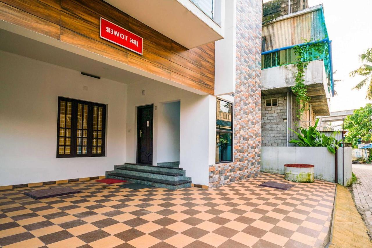 Hotel O Thykoodam Apartments Kochi Exterior foto